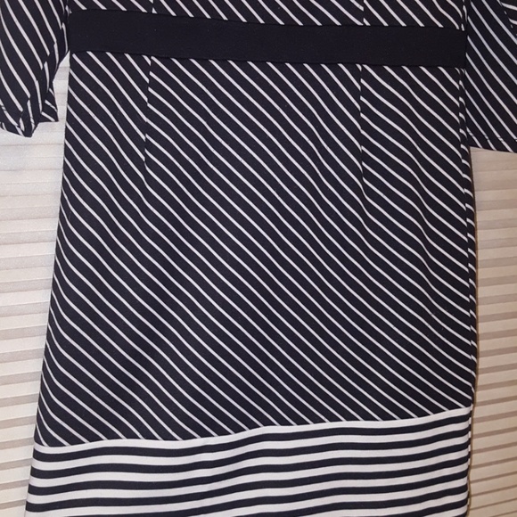 Striped 3/4 sleeve Dress - Picture 3 of 8